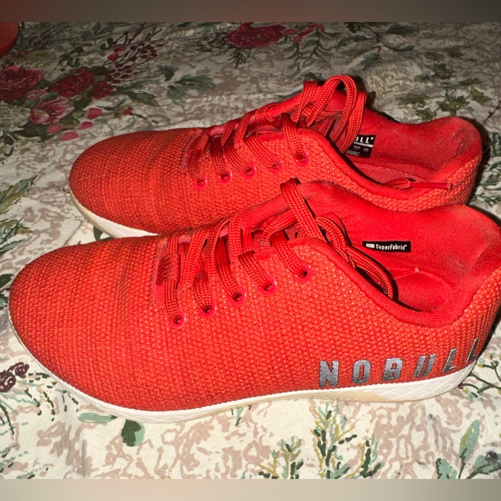 NOBULL Excellent condition Size 9 women’s / Men’s size 7.5 RED CrossFit Trainer